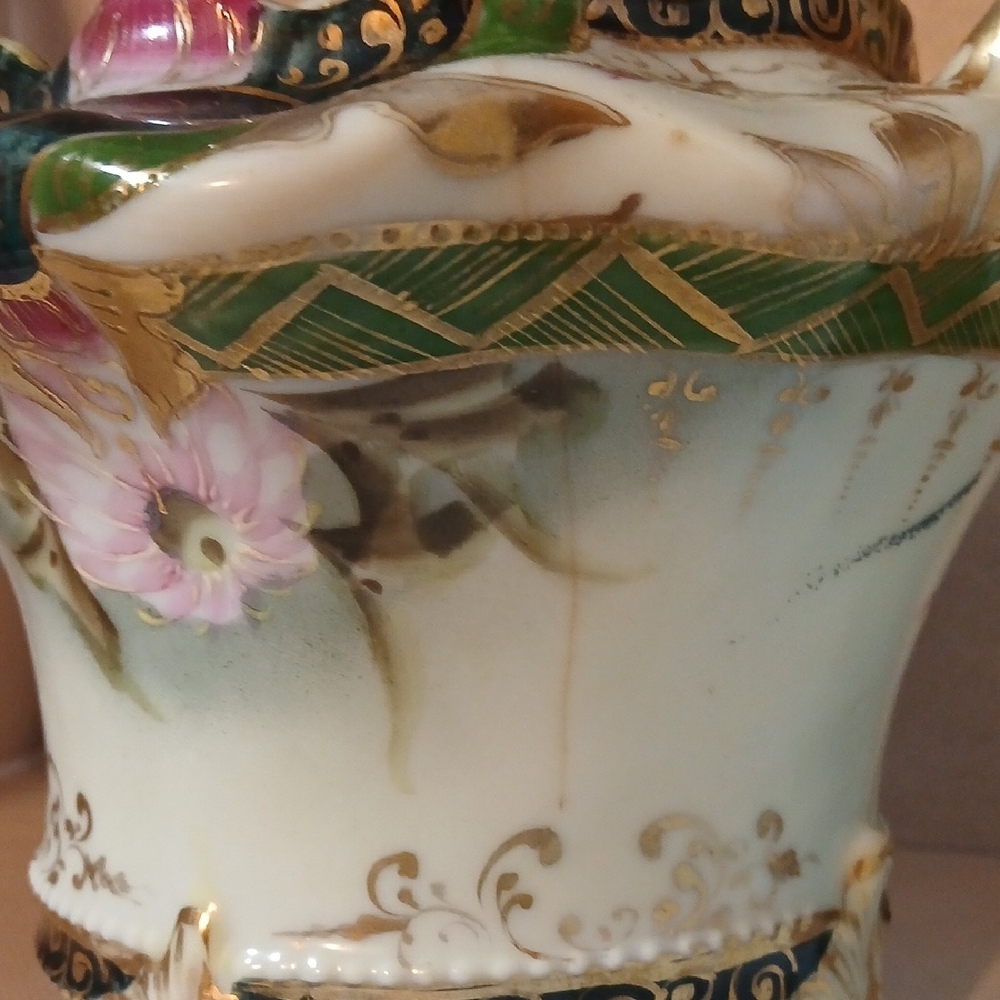 Vintage Elegant Floral Ceramic Art Piece - Picture 4 of 9